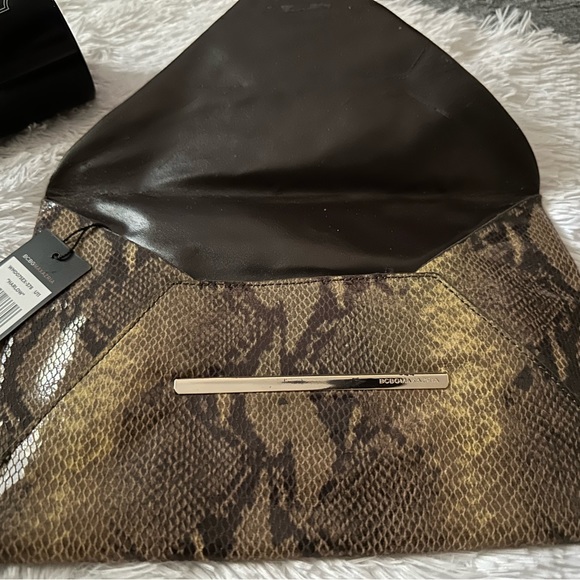 NWT BCBG Max Azria Dark Green Snake Print Clutch Envelope Purse - Picture 3 of 5